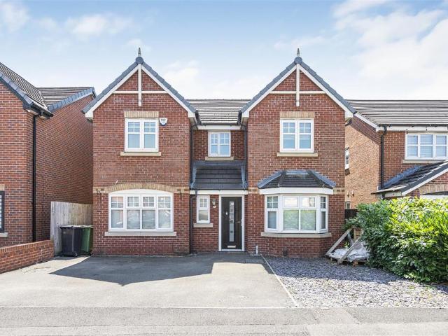 4 bedroom detached house for sale