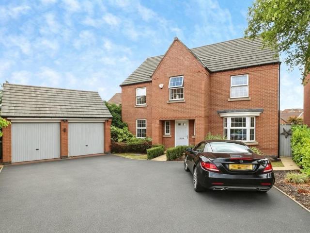 4 bedroom detached house for sale
