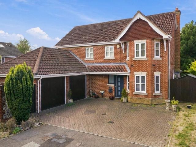 4 bedroom detached house for sale
