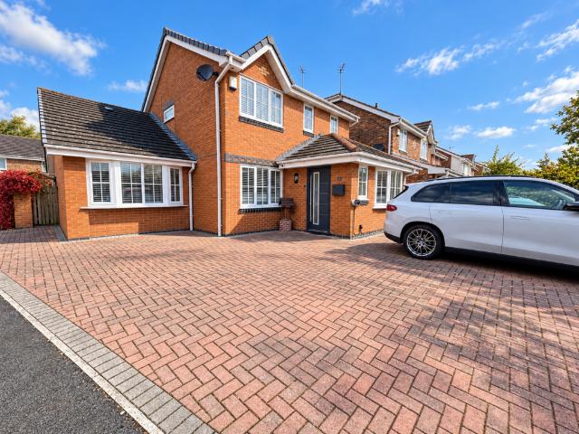 4 bedroom detached house for sale