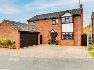 4 bedroom detached house for sale