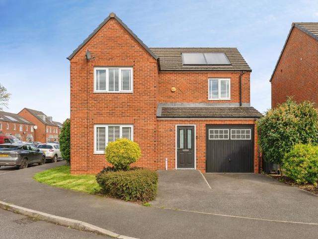 4 bedroom detached house for sale