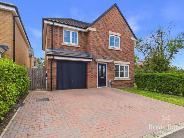 4 bedroom detached house for sale