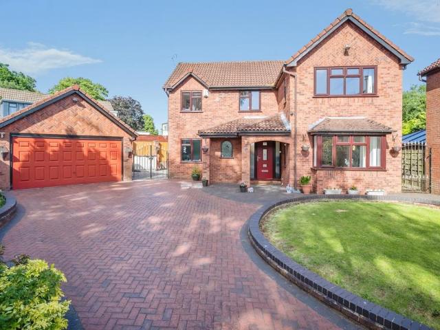 4 bedroom detached house for sale