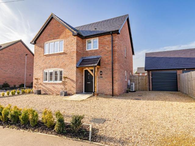 4 bedroom detached house for sale