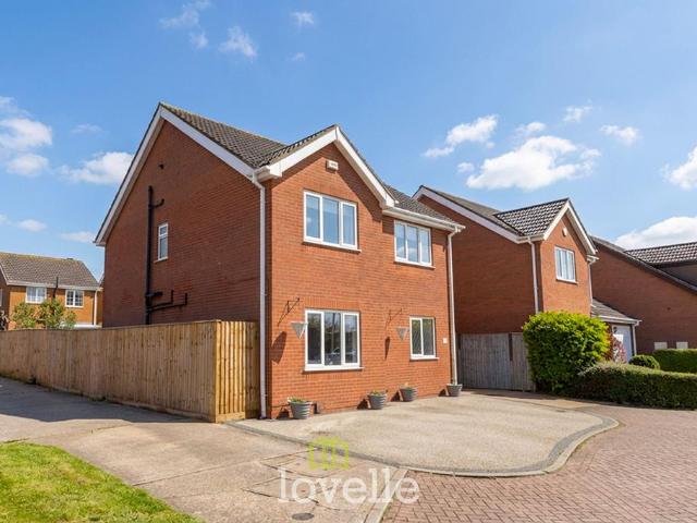 4 bedroom detached house for sale