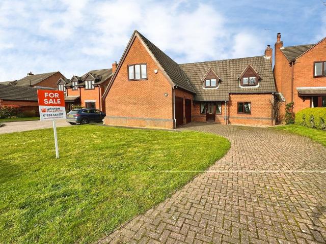 4 bedroom detached house for sale