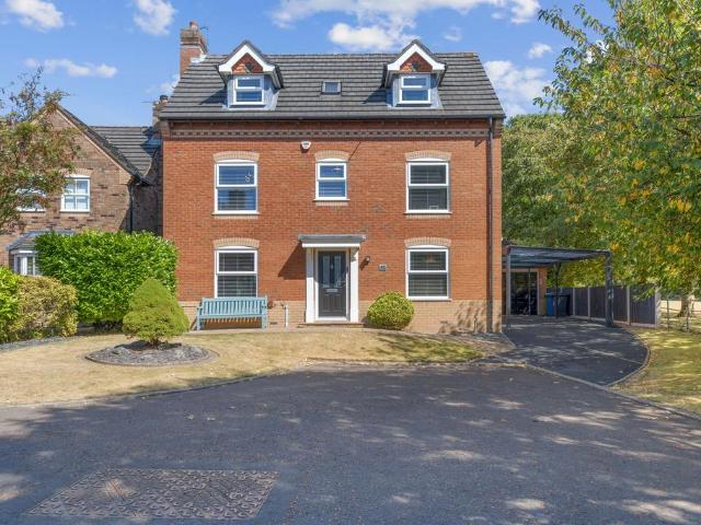 4 bedroom detached house for sale