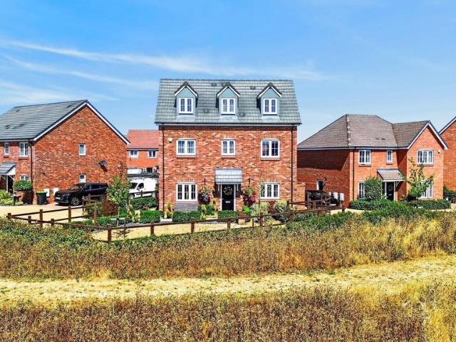 4 bedroom detached house for sale