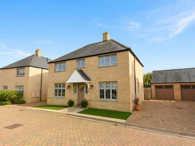4 bedroom detached house for sale
