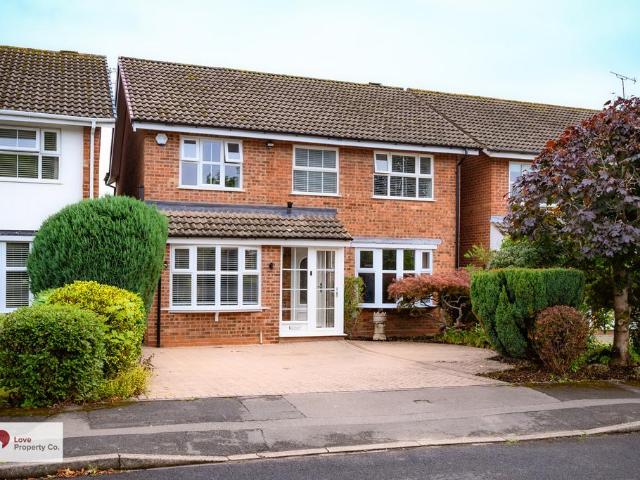 4 bedroom detached house for sale