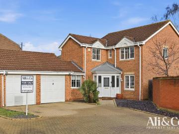 4 bedroom detached house for sale