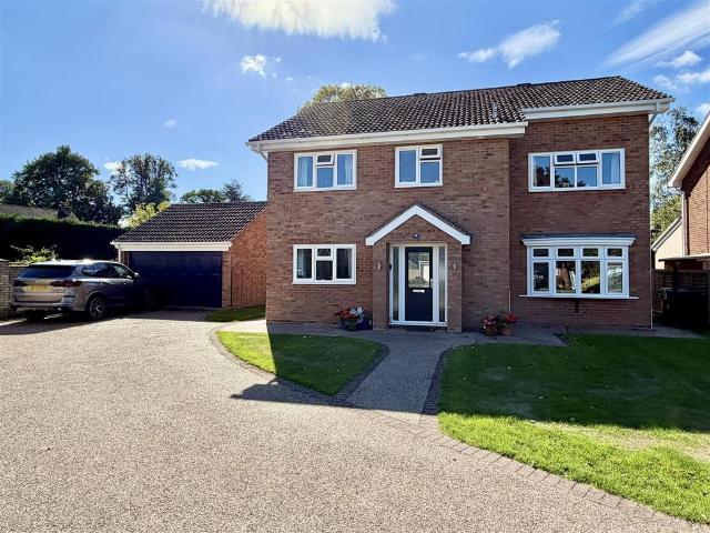 4 bedroom detached house for sale