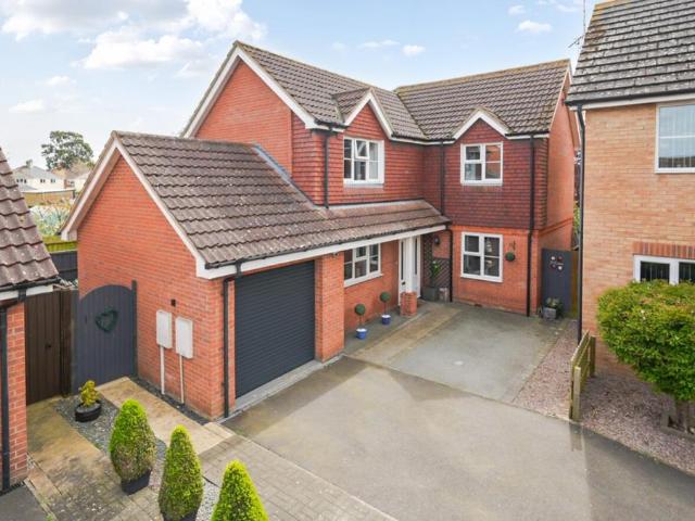 4 bedroom detached house for sale