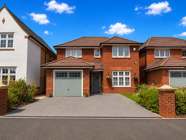 4 bedroom detached house for sale