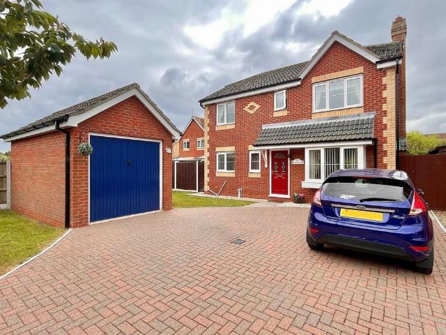 4 bedroom detached house for sale
