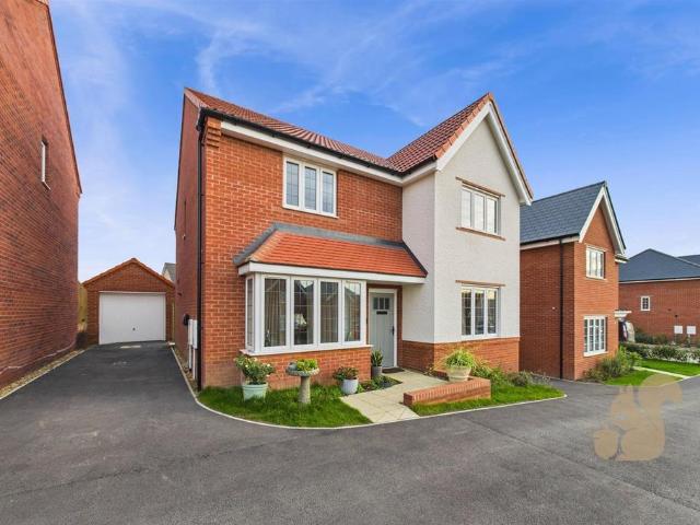 4 bedroom detached house for sale