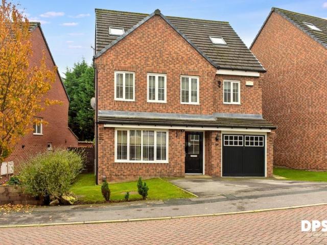 4 bedroom detached house for sale