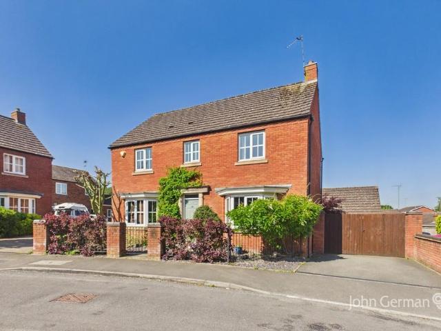 4 bedroom detached house for sale