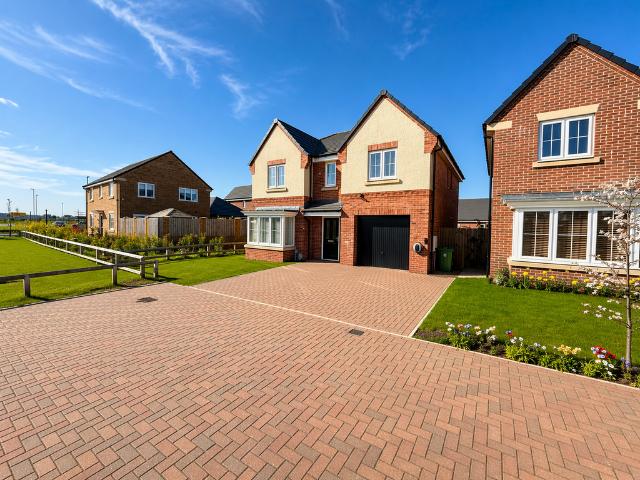 4 bedroom detached house for sale