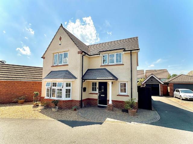 4 bedroom detached house for sale