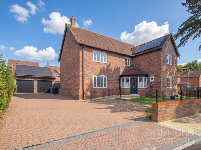 4 bedroom detached house for sale