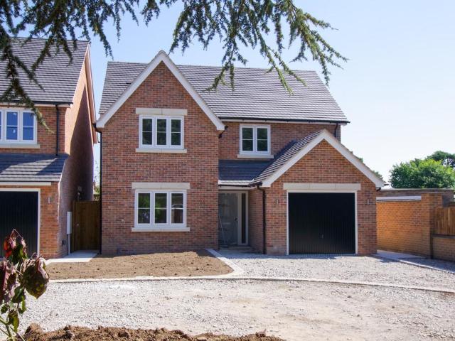 4 bedroom detached house for sale