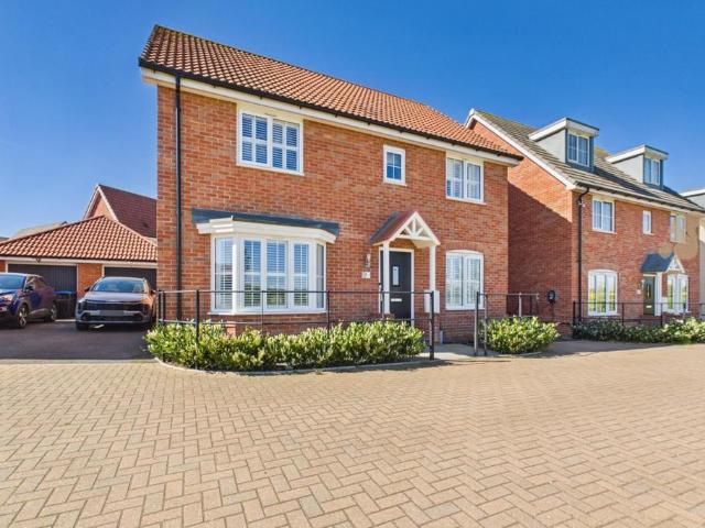 4 bedroom detached house for sale