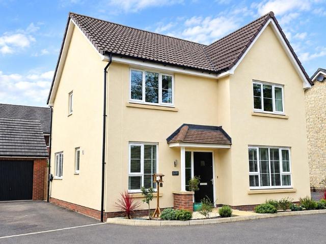 4 bedroom detached house for sale