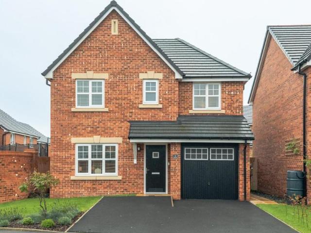 4 bedroom detached house for sale