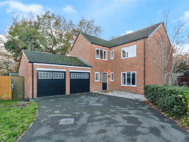 4 bedroom detached house for sale