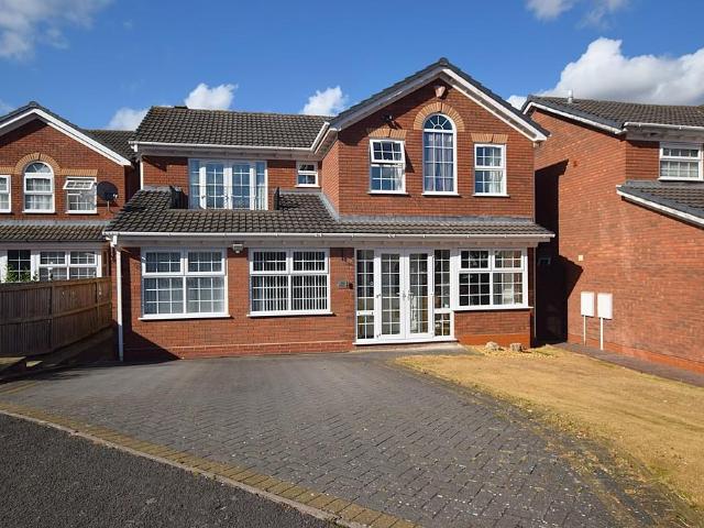 4 bedroom detached house for sale