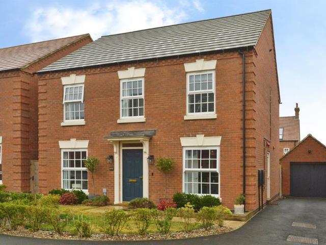 4 bedroom detached house for sale