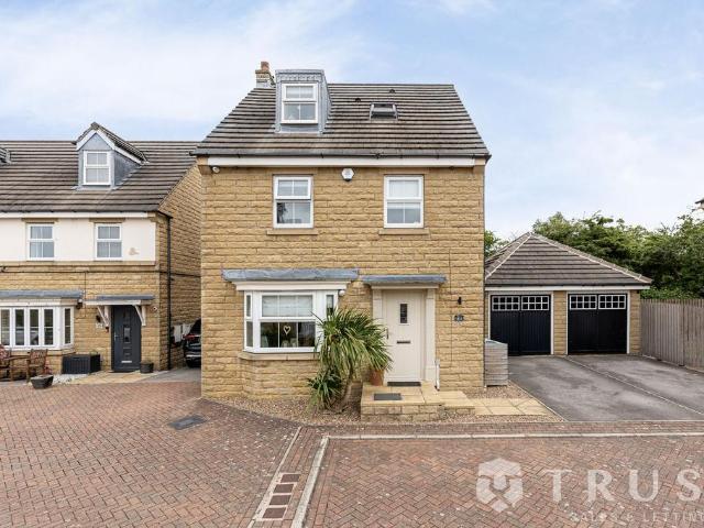 4 bedroom detached house for sale
