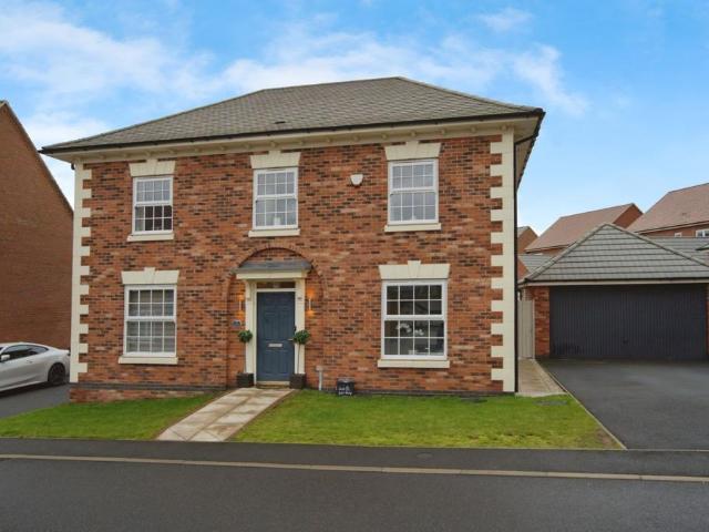 4 bedroom detached house for sale
