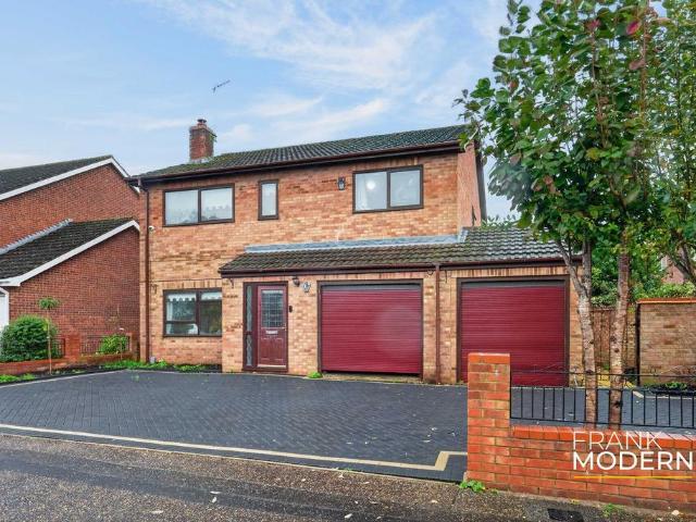 4 bedroom detached house for sale