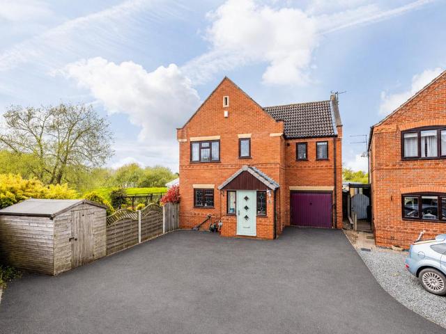 4 bedroom detached house for sale