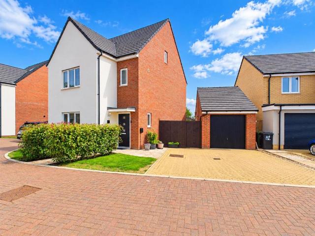 4 bedroom detached house for sale
