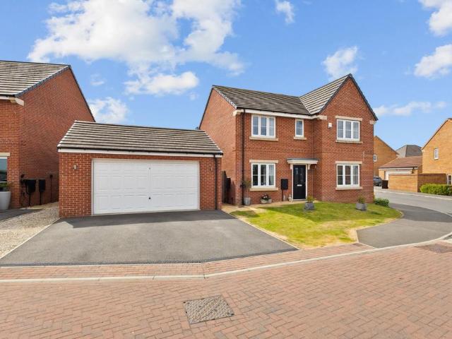 4 bedroom detached house for sale