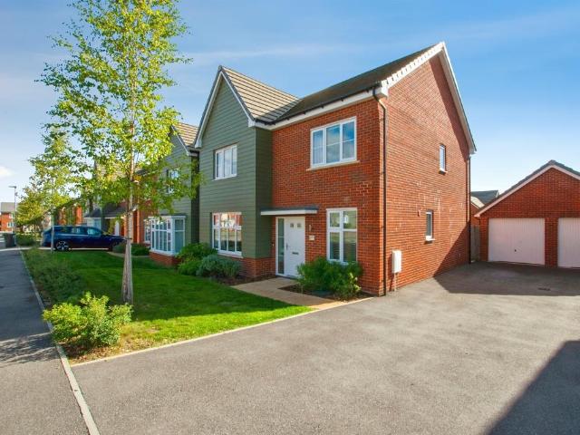 4 bedroom detached house for sale