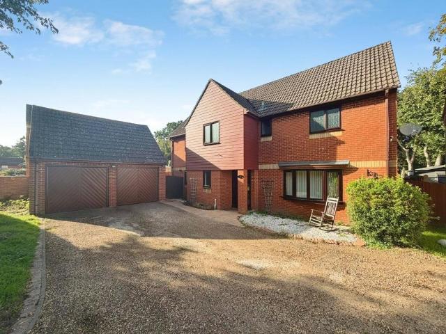 4 bedroom detached house for sale