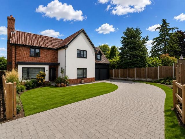4 bedroom detached house for sale