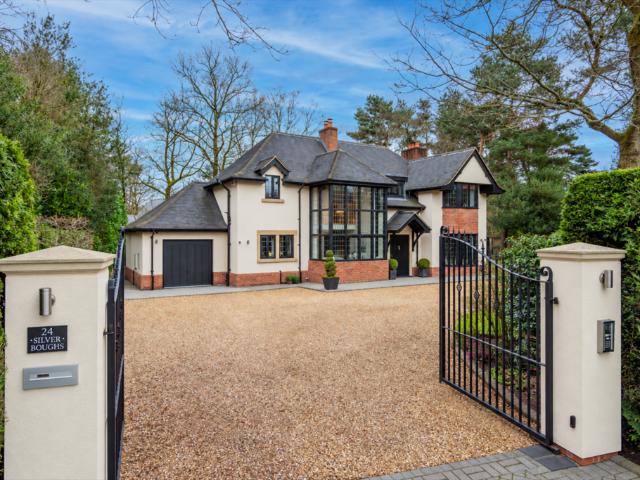 4 bedroom detached house for sale