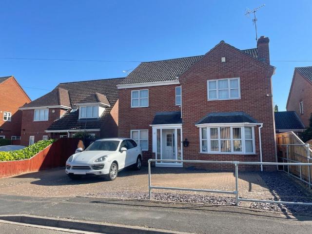 4 bedroom detached house for sale
