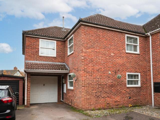 4 bedroom semi detached house for sale