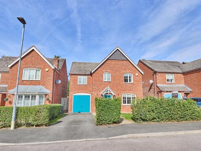 4 bedroom detached house for sale