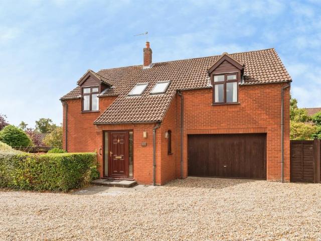 4 bedroom detached house for sale