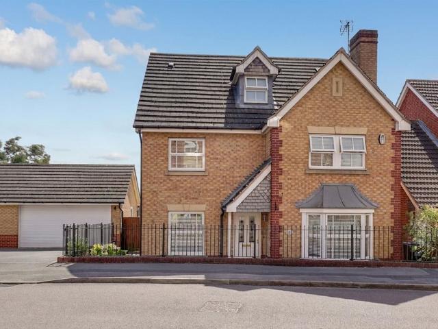 4 bedroom detached house for sale