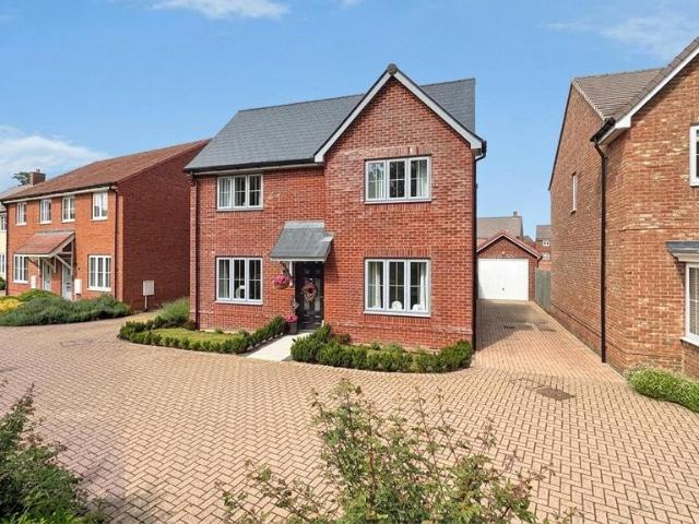 4 bedroom detached house for sale