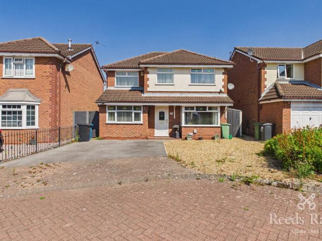 4 bedroom detached house for sale